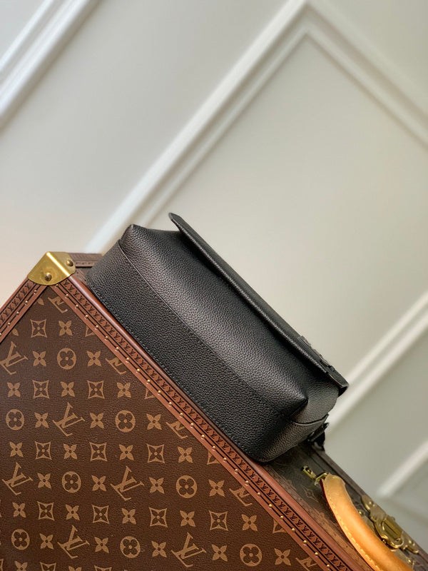 LOV - Luxurious Totes - 182