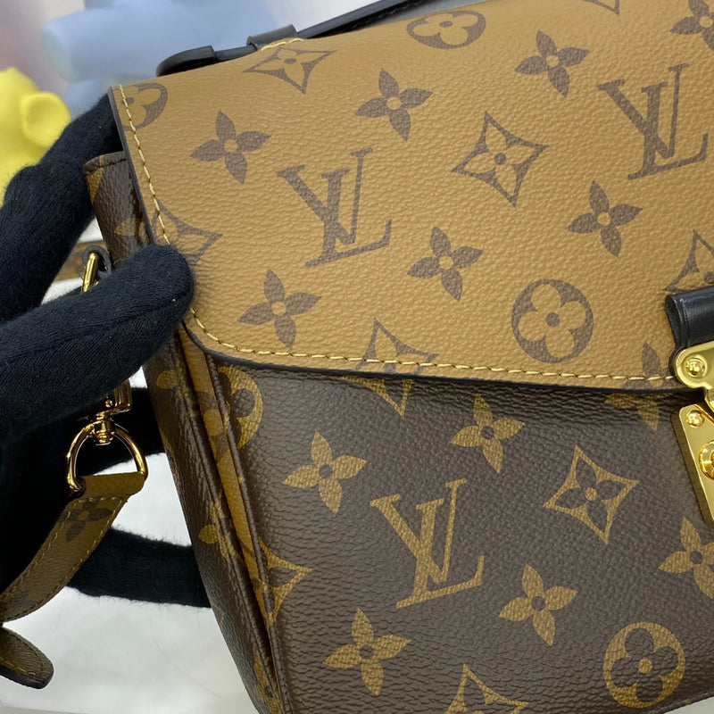 LOV - Luxurious Totes - 2026