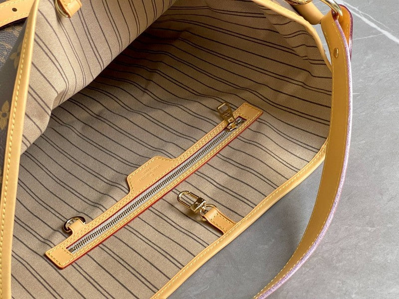 LOV - Luxurious Totes - 2077
