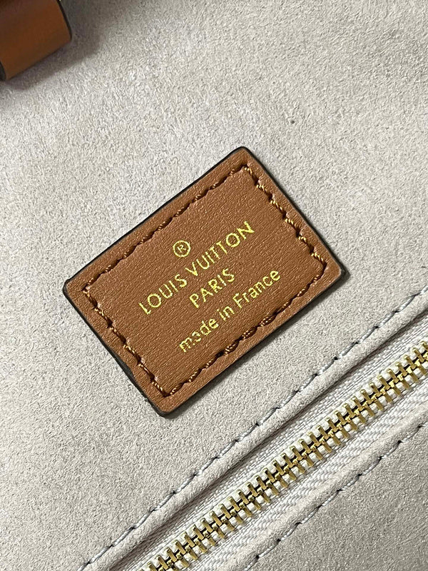 LOV - Luxurious Totes - 1060