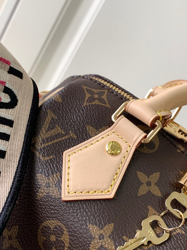 LOV - Luxurious Totes - 1729