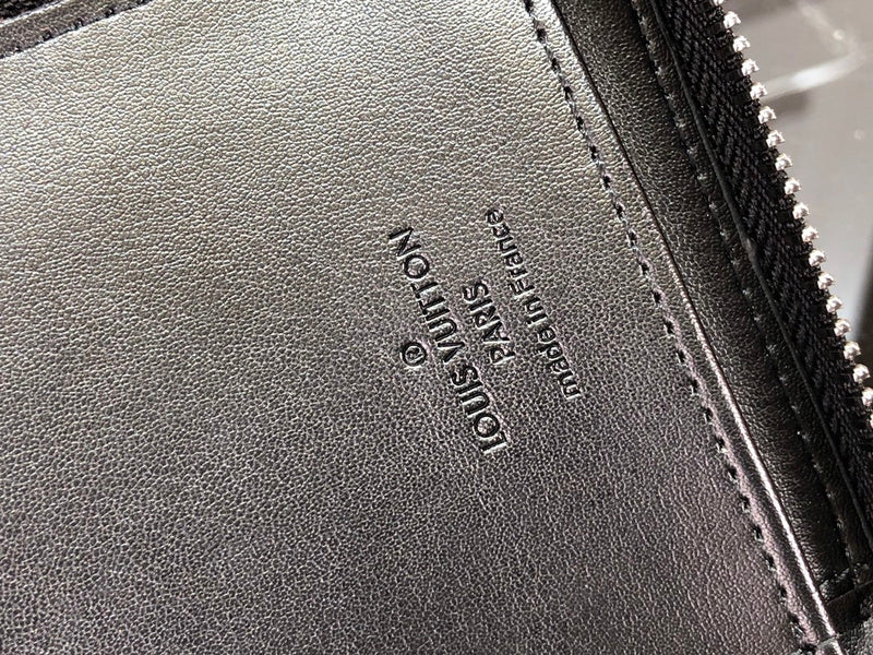 LOV - Luxurious Totes - 2254