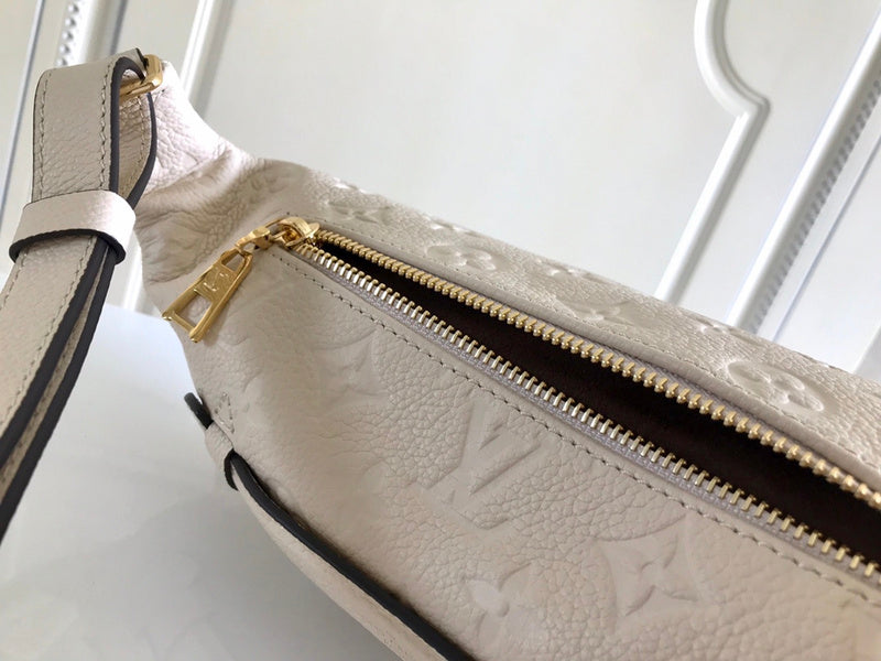 LOV - Luxurious Totes - 2443