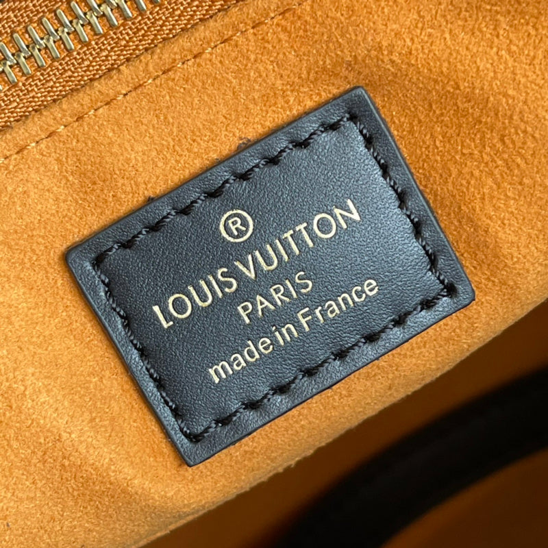LOV - Luxurious Totes - 2018