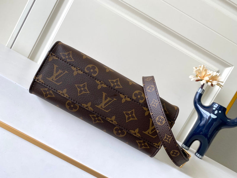 LOV - Luxurious Totes - 1158