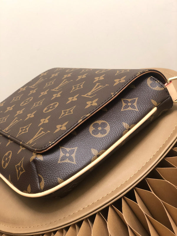 LOV - Luxurious Totes - 2330