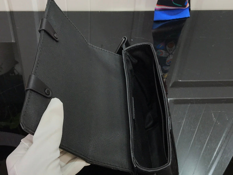 LOV - Luxurious Totes - 2252
