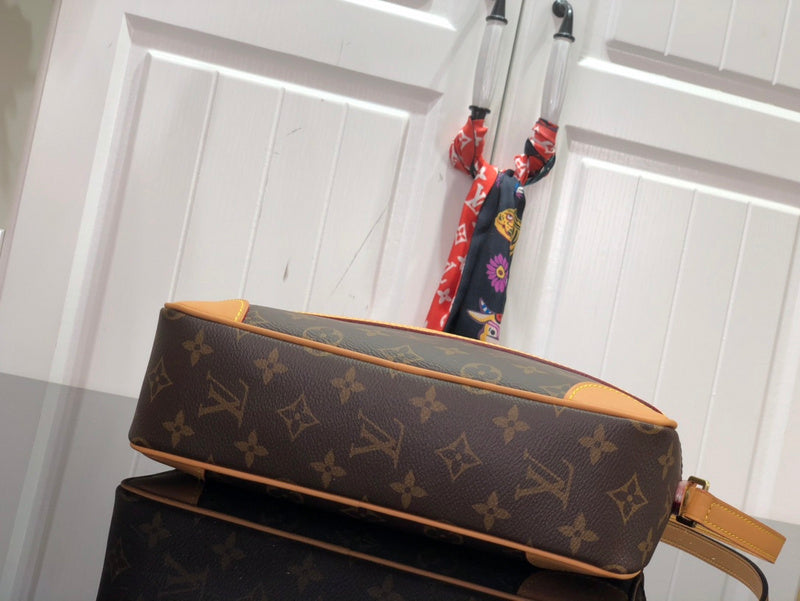LOV - Luxurious Totes - 2213