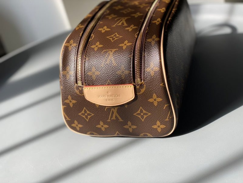 LOV - Luxurious Totes - 2030