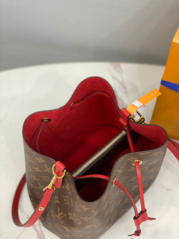 LOV - Luxurious Totes - 2460