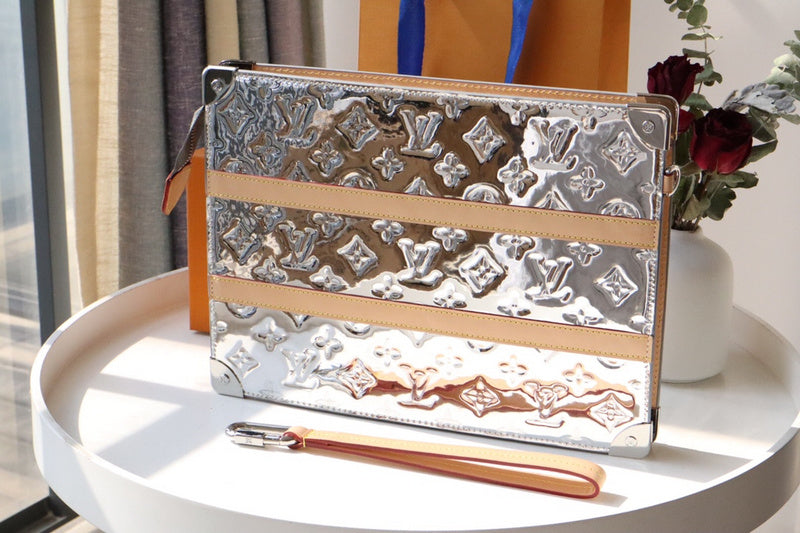 LOV - Luxurious Totes - 2031