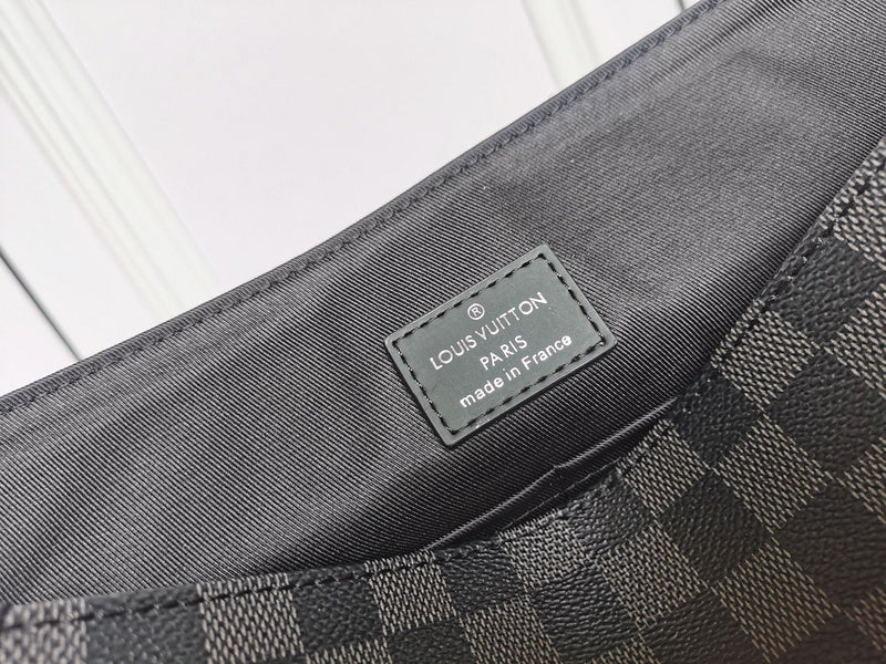 LOV - Luxurious Totes - 1986