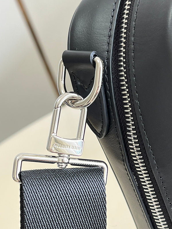 LOV - Luxurious Totes - 1840