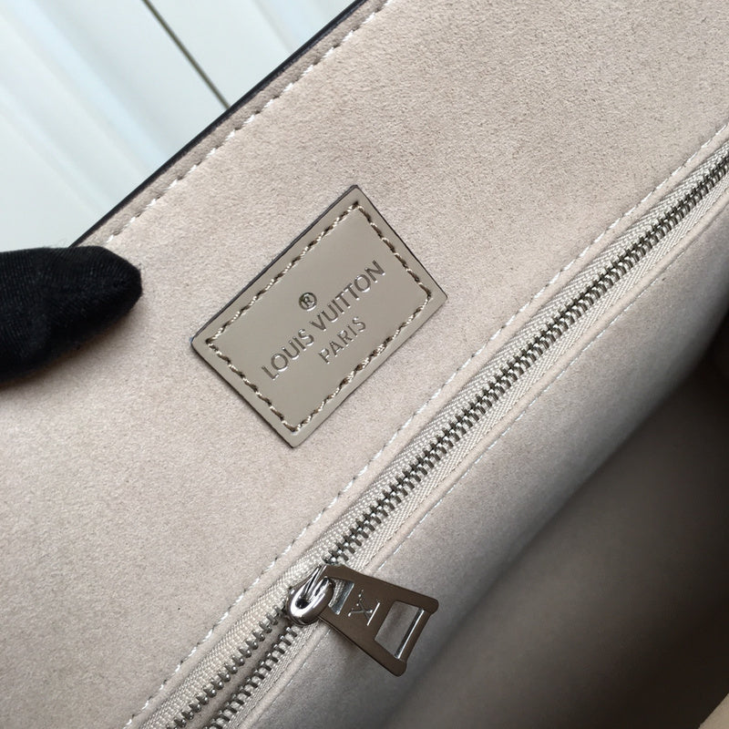 LOV - Luxurious Totes - 2097