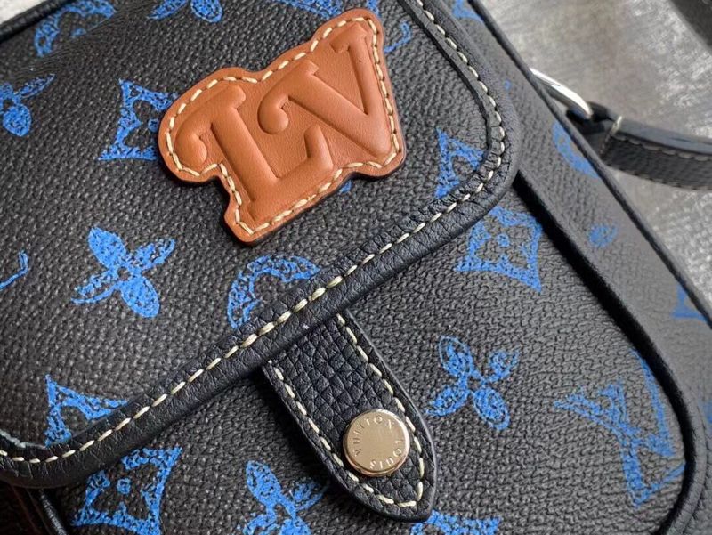 LOV - Luxurious Totes - 1108