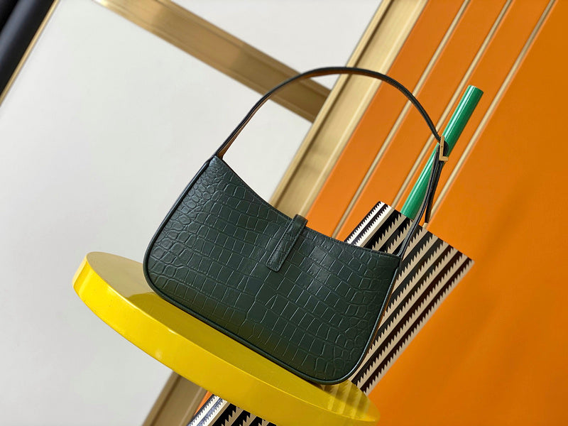 Luxurious Totes - Latest - 8581