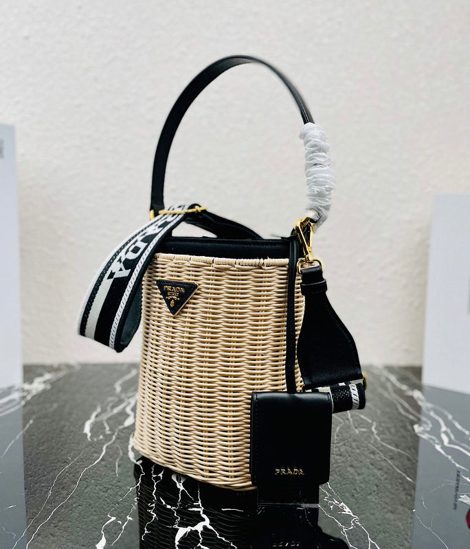 Luxurious Totes - Latest - 4539