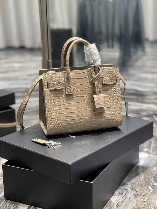 Luxurious Totes - Latest - 8730
