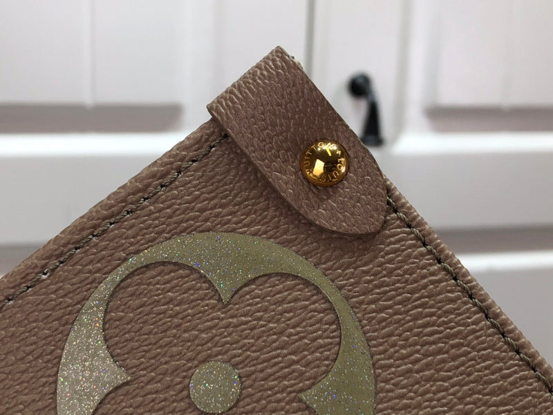 LOV - Luxurious Totes - 1577
