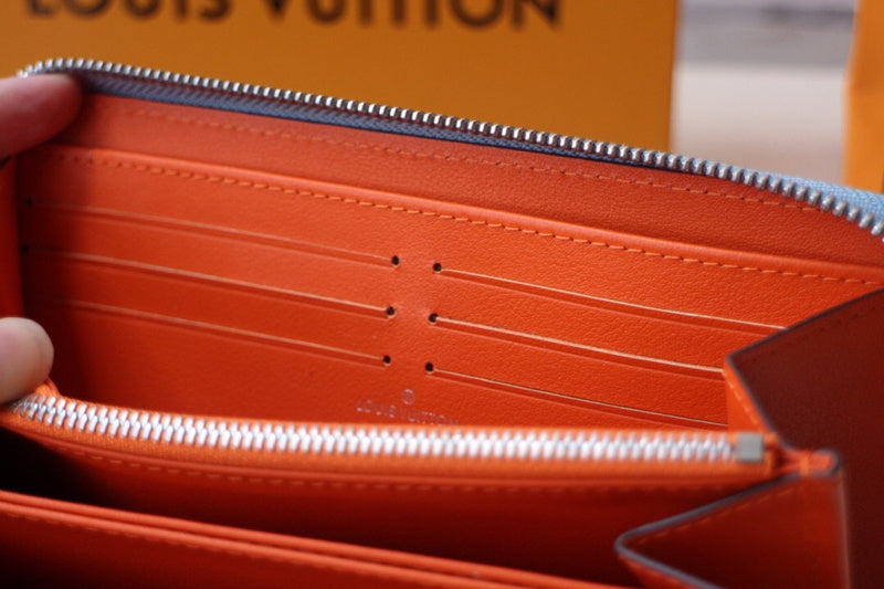 Luxurious Totes - Latest - 881