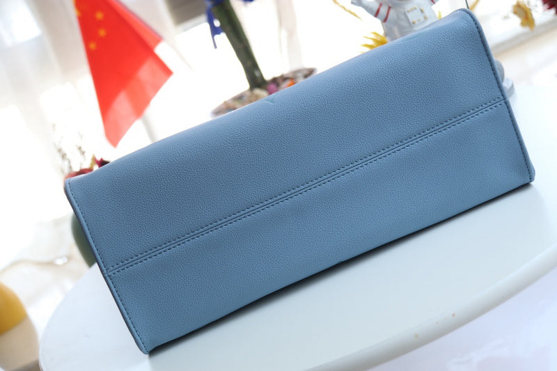 LOV - Luxurious Totes - 2456