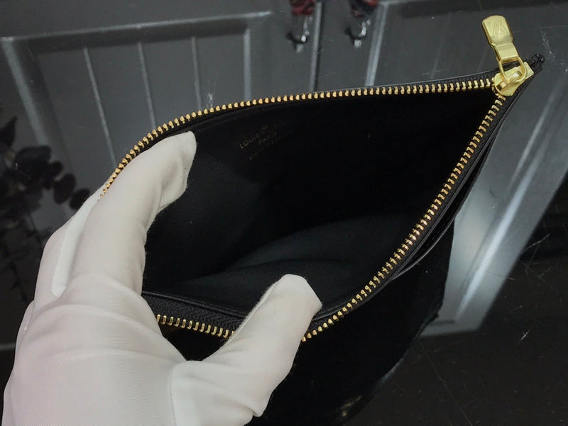 LOV - Luxurious Totes - 2427