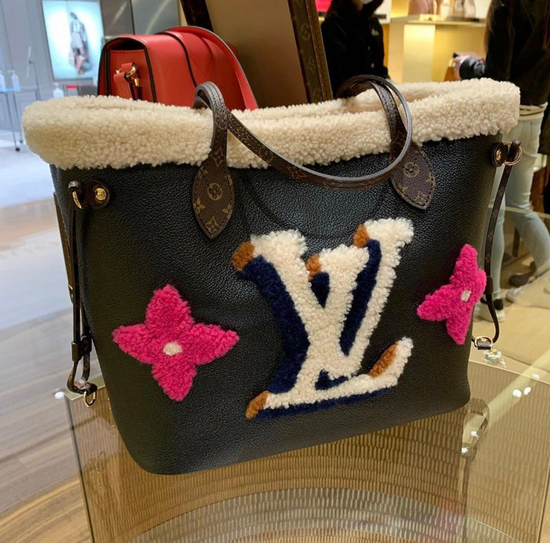 LOV - Luxurious Totes - 2577