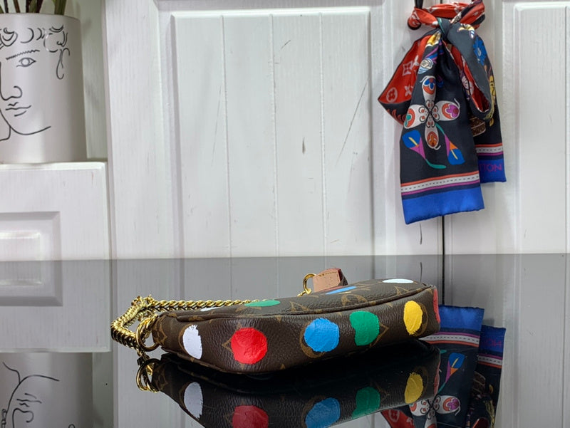 LOV - Luxurious Totes - 597