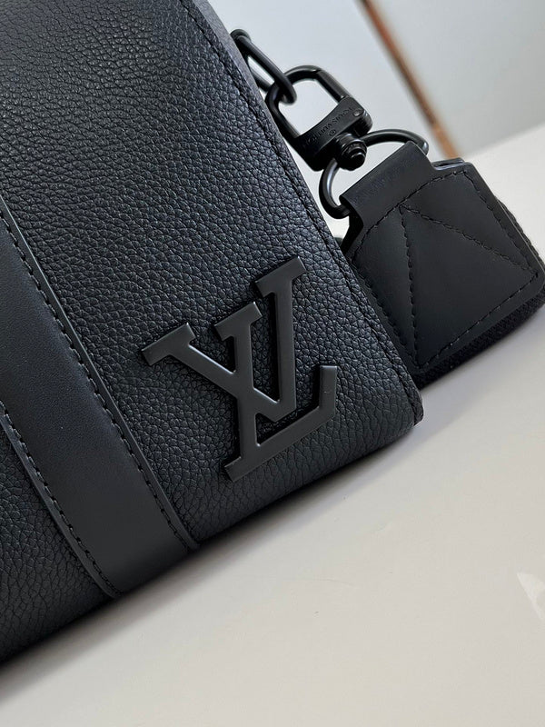 LOV - Luxurious Totes - 990