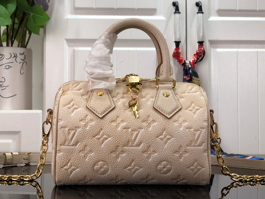 LOV - Luxurious Totes - 1392