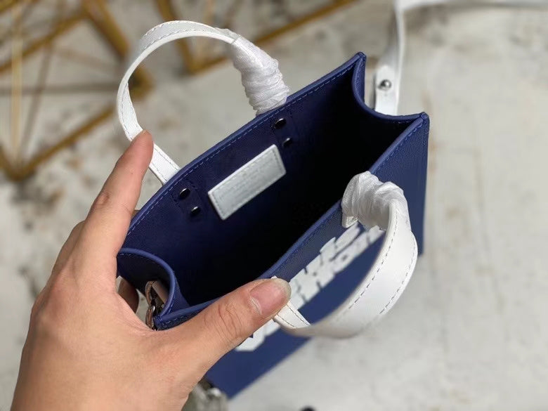 LOV - Luxurious Totes - 2356
