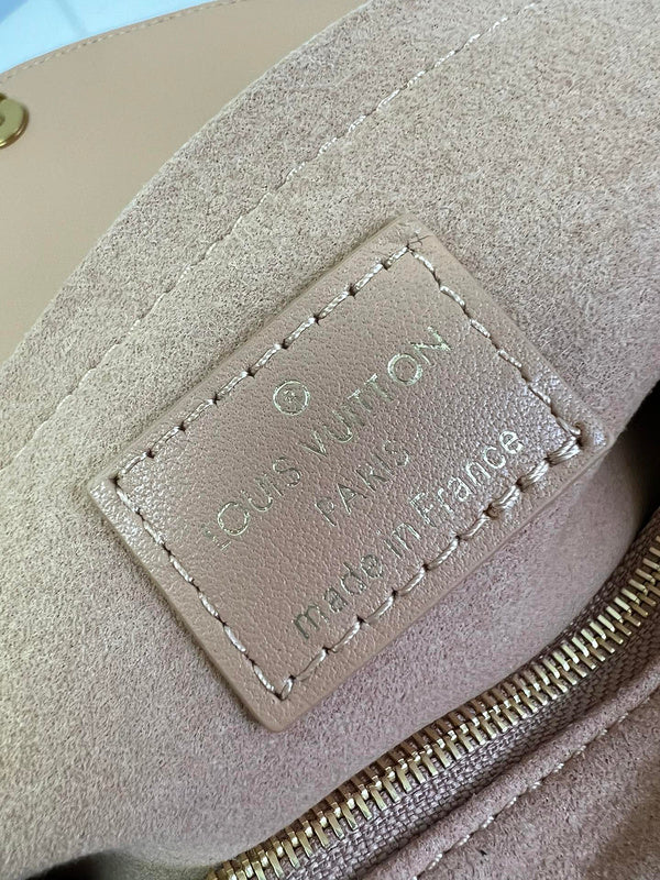 LOV - Luxurious Totes - 1848