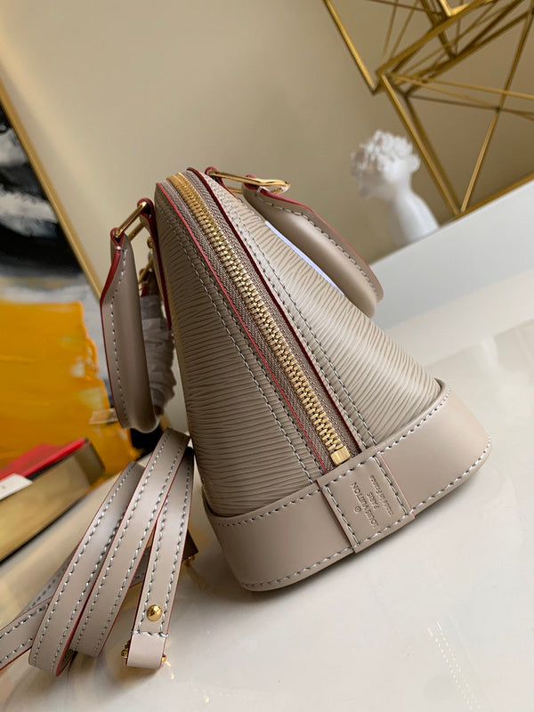 LOV - Luxurious Totes - 2588