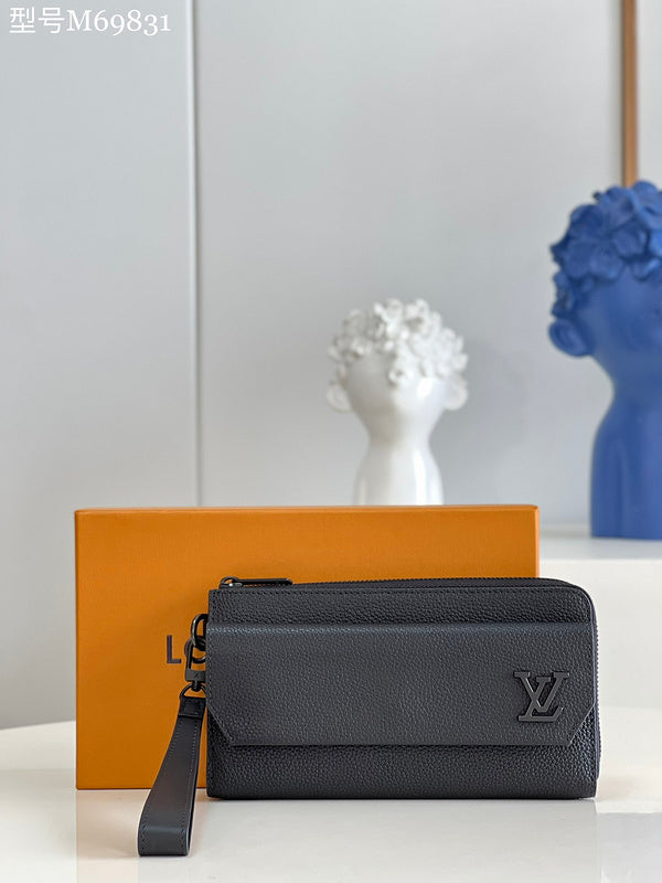 LOV - Luxurious Totes - 1402