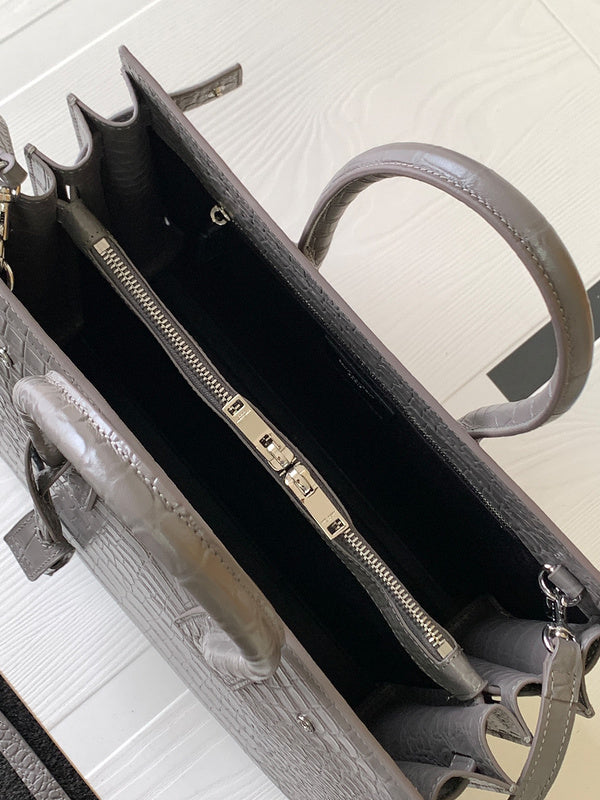 Luxurious Totes - Latest - 8189
