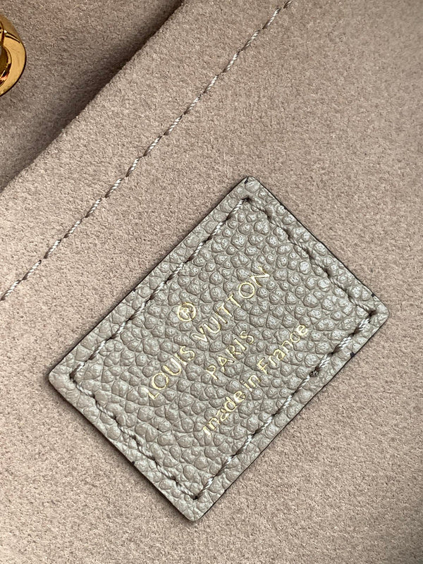 LOV - Luxurious Totes - 2429