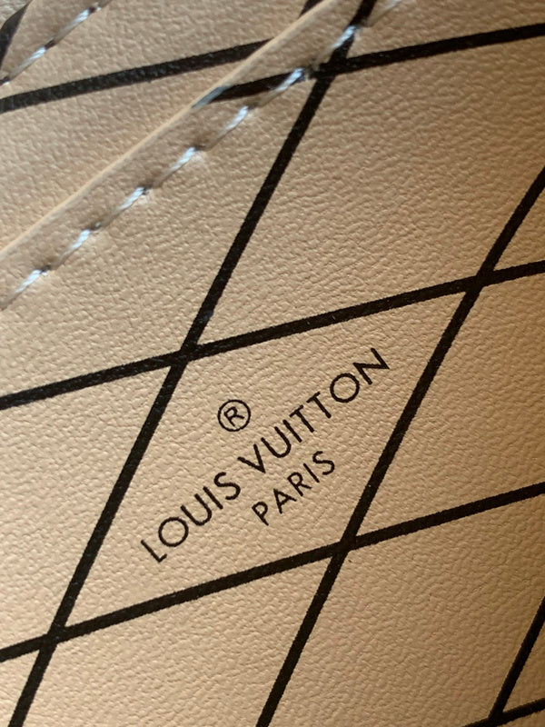 LOV - Luxurious Totes - 2009