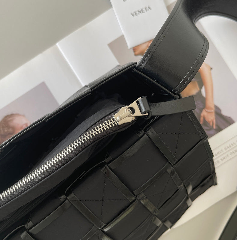 Luxurious Totes - Latest - 7000