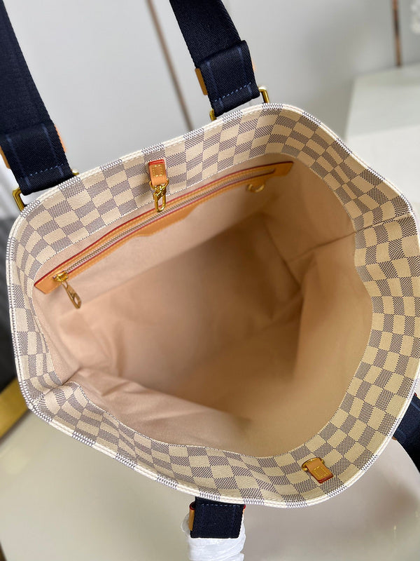 LOV - Luxurious Totes - 2205