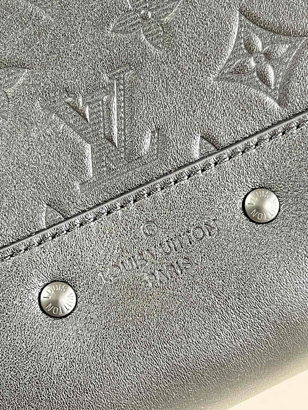 LOV - Luxurious Totes - 1551