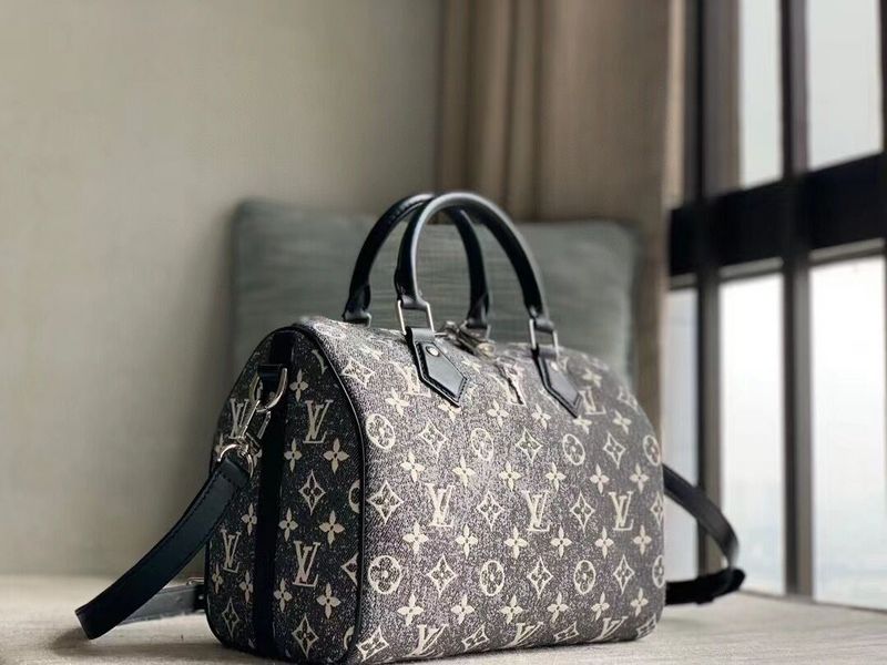 LOV - Luxurious Totes - 881