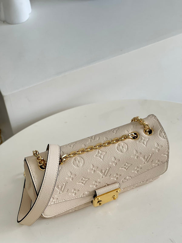 LOV - Luxurious Totes - 1326