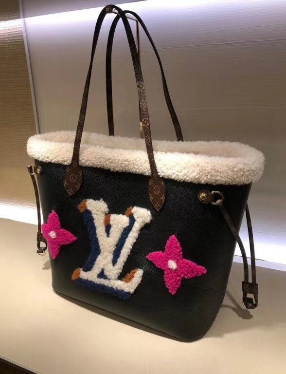LOV - Luxurious Totes - 2577