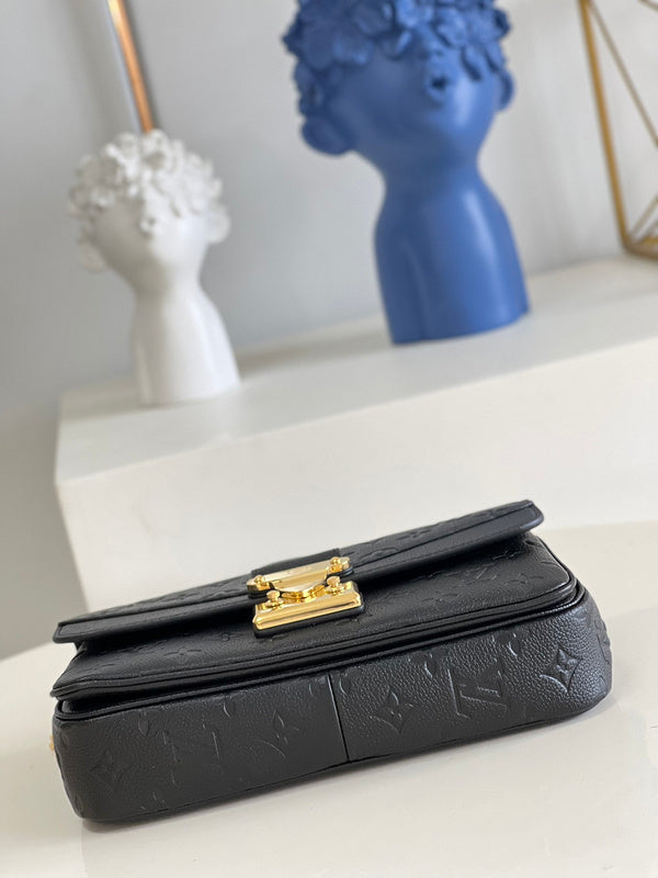 LOV - Luxurious Totes - 1325