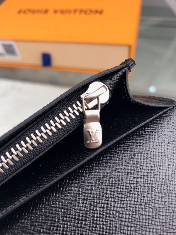 LOV - Luxurious Totes - 2560