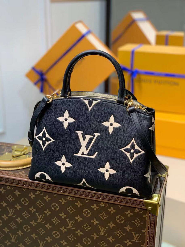 LOV - Luxurious Totes - 2284