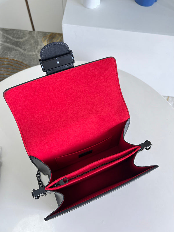 LOV - Luxurious Totes - 1697