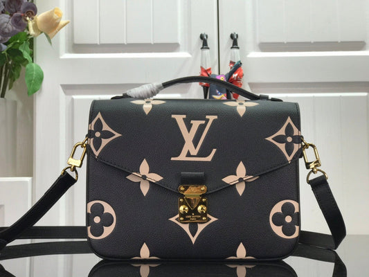 LOV - Luxurious Totes - 2488