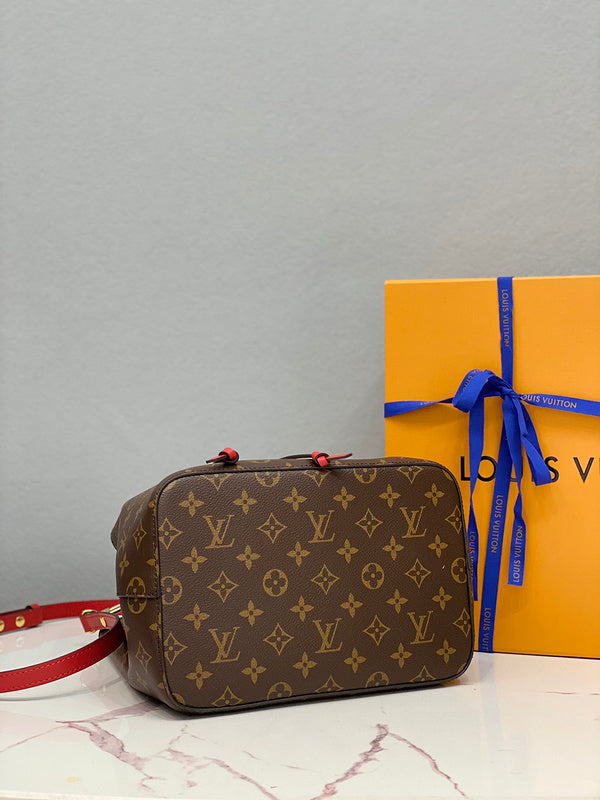 LOV - Luxurious Totes - 2460