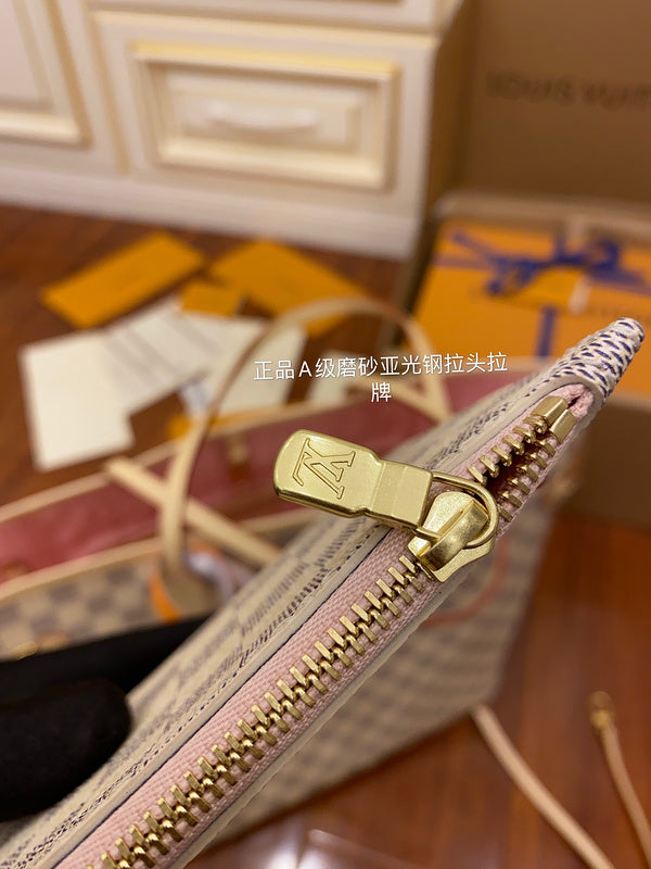 LOV - Luxurious Totes - 2524